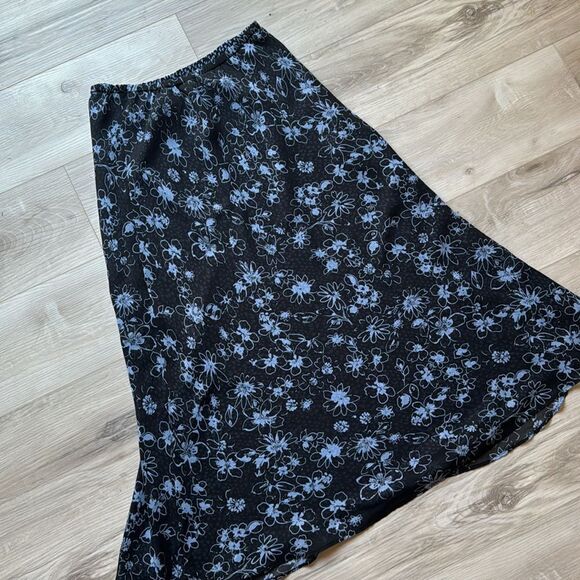 Floral Flowy Layered Skirt Size Small - Picture 2 of 4